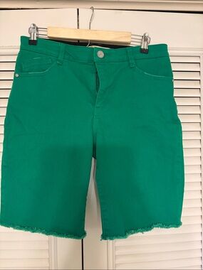 DEMOCRACY AB Technology Shorts